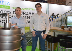 Tried and true recipe at Bèta Industries: filtration systems and syrup waffles. In the photo: Kenneth van Bovenend and Ivar van Straaten.